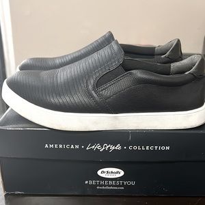 LIKE NEW Size 7.5 Black Dr Scholls slip-on sneaker/shoe. Worn 2x